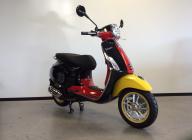 VESPA 125 PRIMAVERA EDITION DISNEY MICKEY MOUSSE - DESTOCKAGE