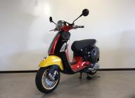 VESPA 125 PRIMAVERA EDITION DISNEY MICKEY MOUSSE - DESTOCKAGE
