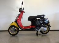 VESPA 125 PRIMAVERA EDITION DISNEY MICKEY MOUSSE - DESTOCKAGE