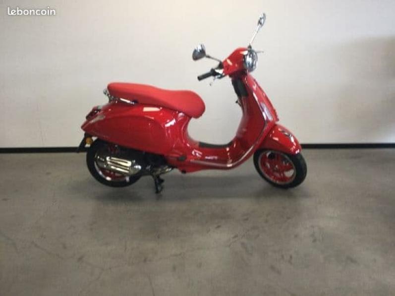 VESPA 50 PRIMAVERA RED EDITION - DESTOCKAGE